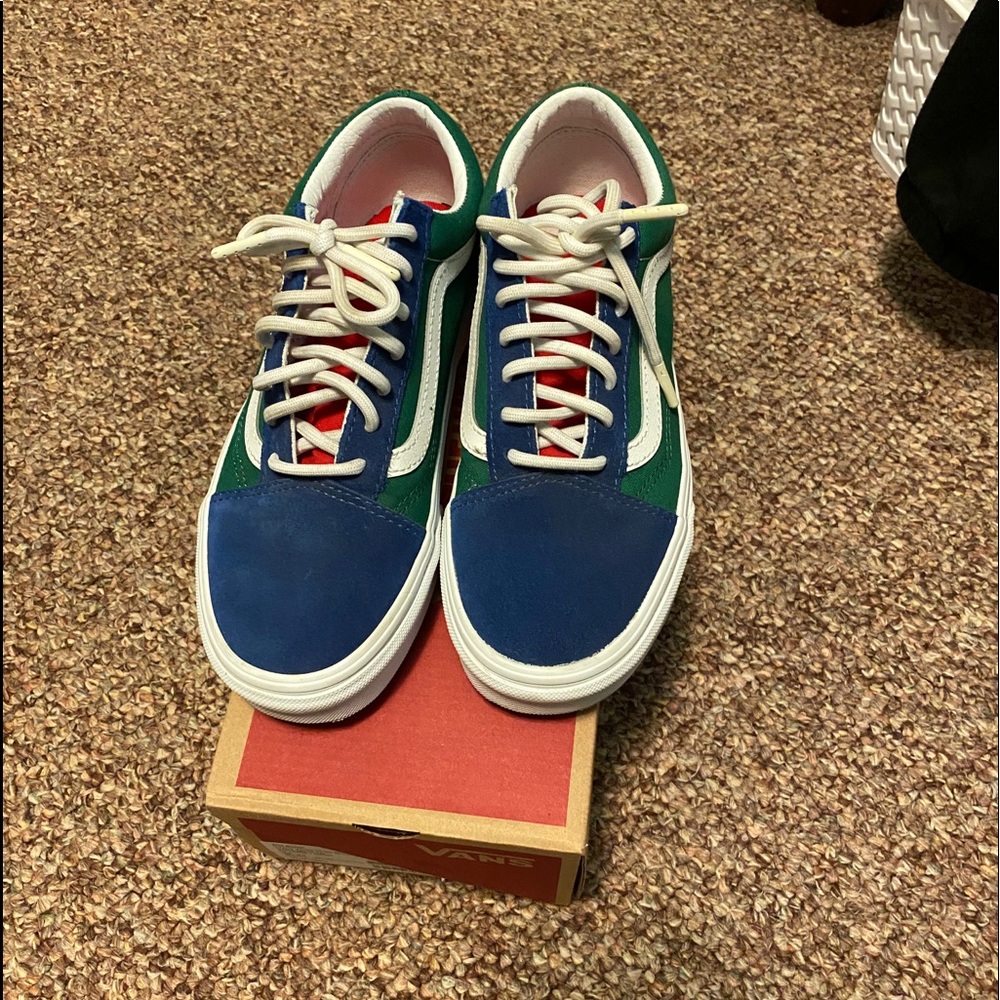 Yacht club vans